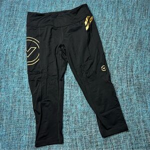 Virus Weightlifting Cropped Leggings in Black Gold Compression